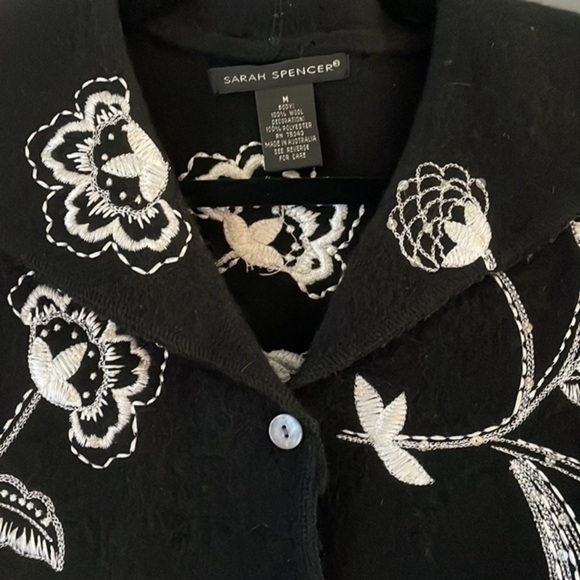 Sarah Spencer 100% Wool Floral Embellished Blach Cardigan Size Medium (M) - Picture 3 of 7